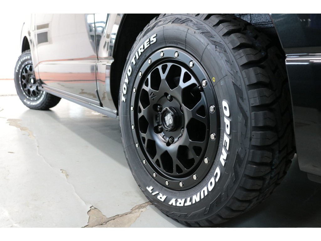 新車ハイエースＶダークプライムⅡ２８００ディーゼル４ＷＤカスタム車両入庫致しました！！ＴＲＤバンパーベットＫＩＴ装備！！店頭在庫車、即納車もご対応可能になります！！