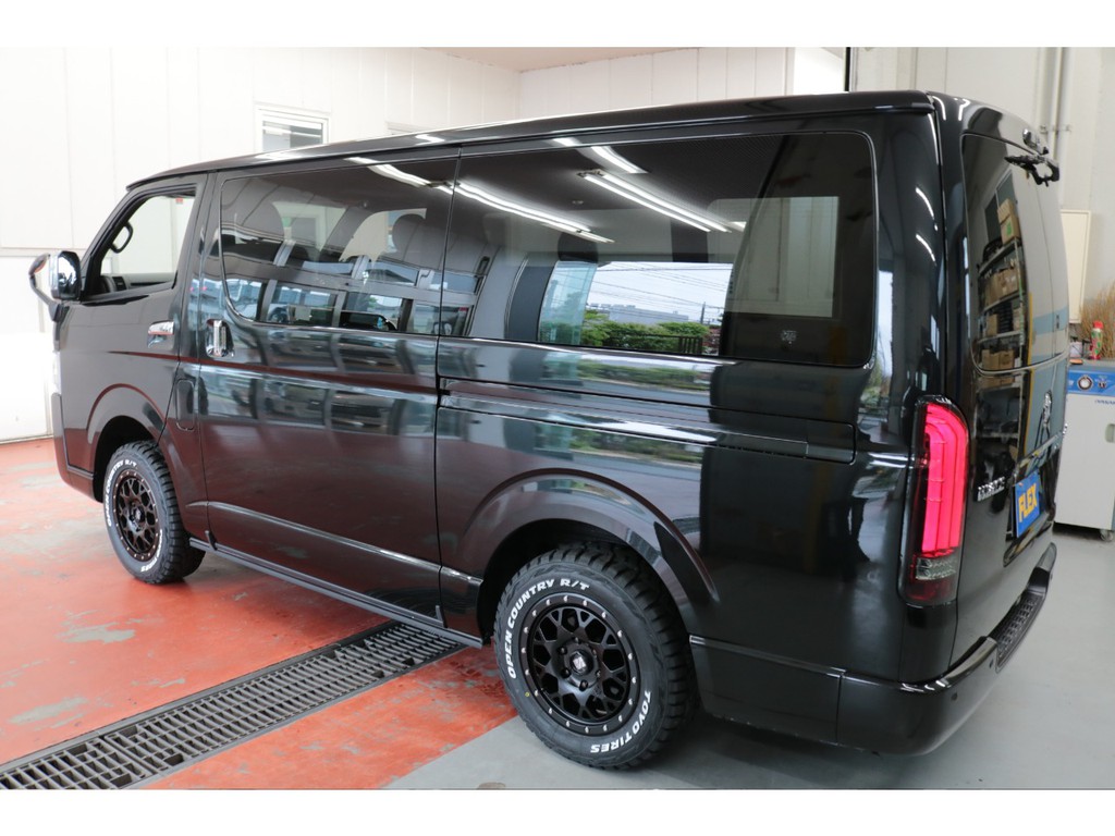 新車ハイエースＶダークプライムⅡ２８００ディーゼル４ＷＤカスタム車両入庫致しました！！ＴＲＤバンパーベットＫＩＴ装備！！店頭在庫車、即納車もご対応可能になります！！
