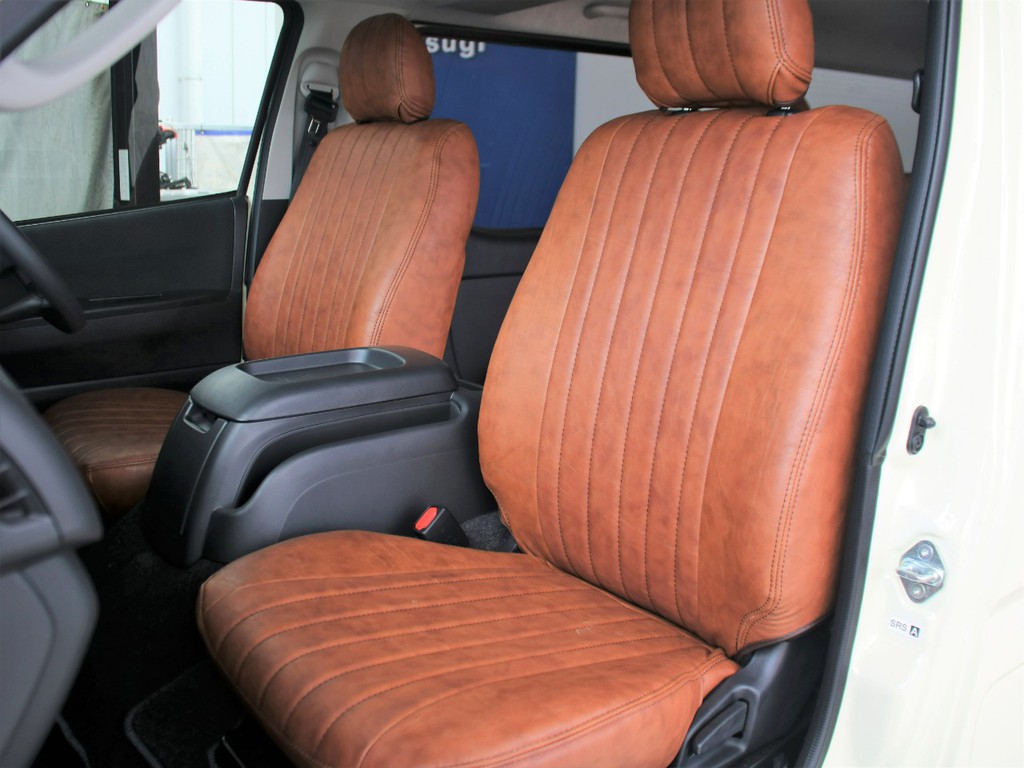 運転席、助手席にフレックスオリジナルのクラシックシートカバーが装備済みです。