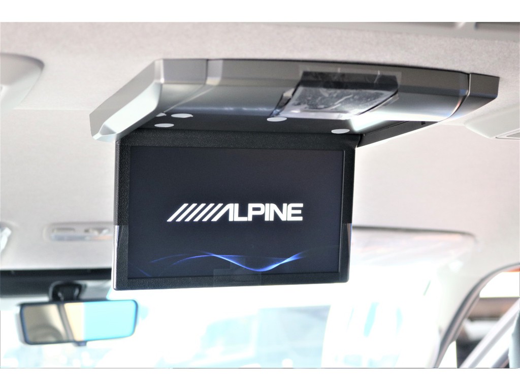 アルパイン製フリップダウンモニター完備しています☆