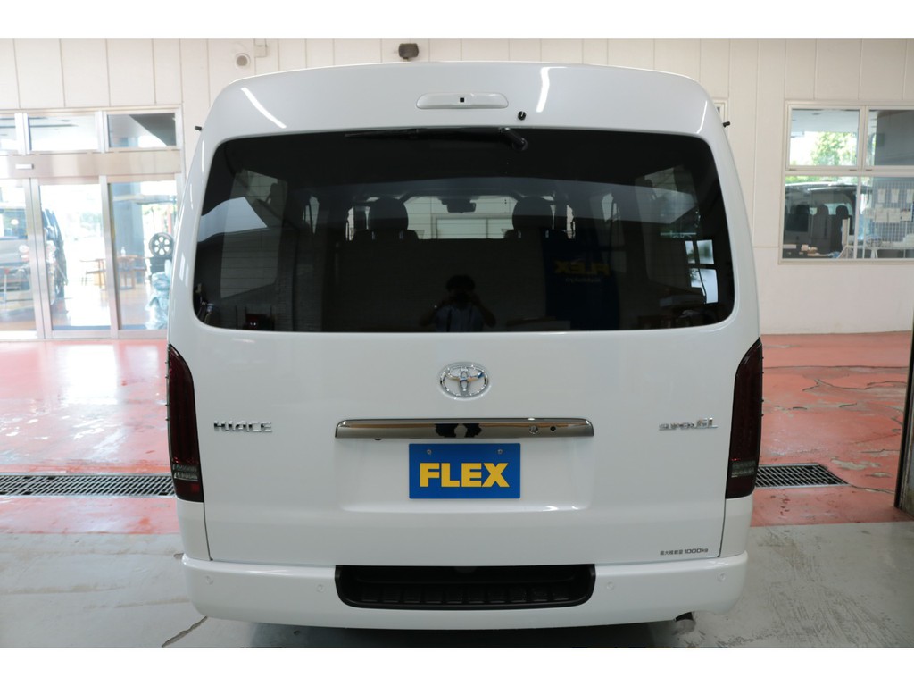 新車ハイエースＶワイドダークプライムⅡ２８００ディーゼルターボナビパッケージ完成！！９インチナビＥＴＣ２．０両側パワースライドドア装備！！店頭在庫車、即納車もご対応可能になります！！