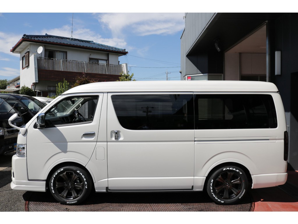 新車ハイエースワゴンＧＬ４ＷＤアレンジＡＳシート施工済みツインナビパッケージ装着済！！納期のかかるシートアレンジになります！店頭在庫車、即納車ご対応可能になります。