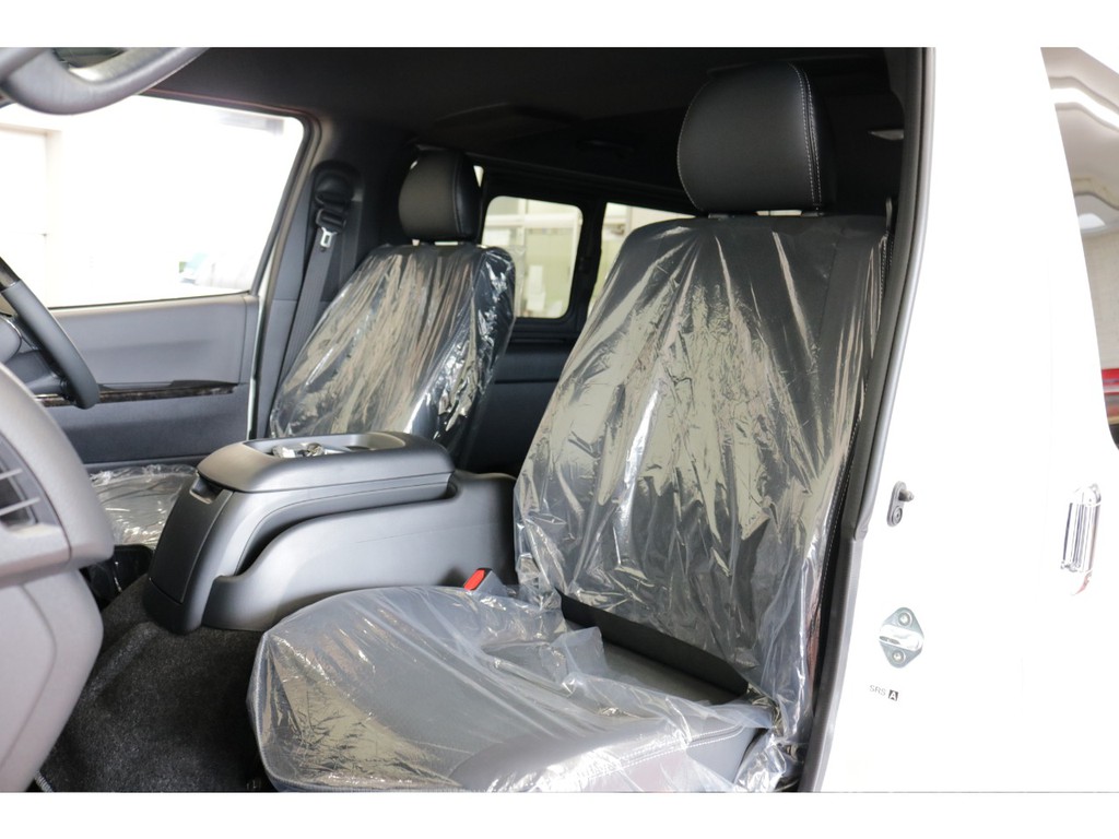 新車ハイエースＶダークプライムⅡ２８００ディーゼル４ＷＤナビベットＫＩＴパッケージ入庫致しました！！店頭在庫車、即納車もご対応可能になります！！