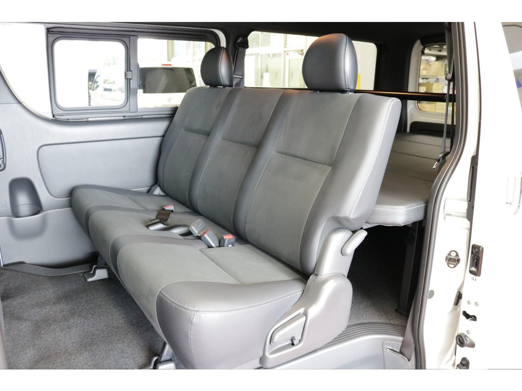 新車ハイエースＶダークプライムⅡ２８００ディーゼル４ＷＤナビベットＫＩＴパッケージ入庫致しました！！店頭在庫車、即納車もご対応可能になります！！