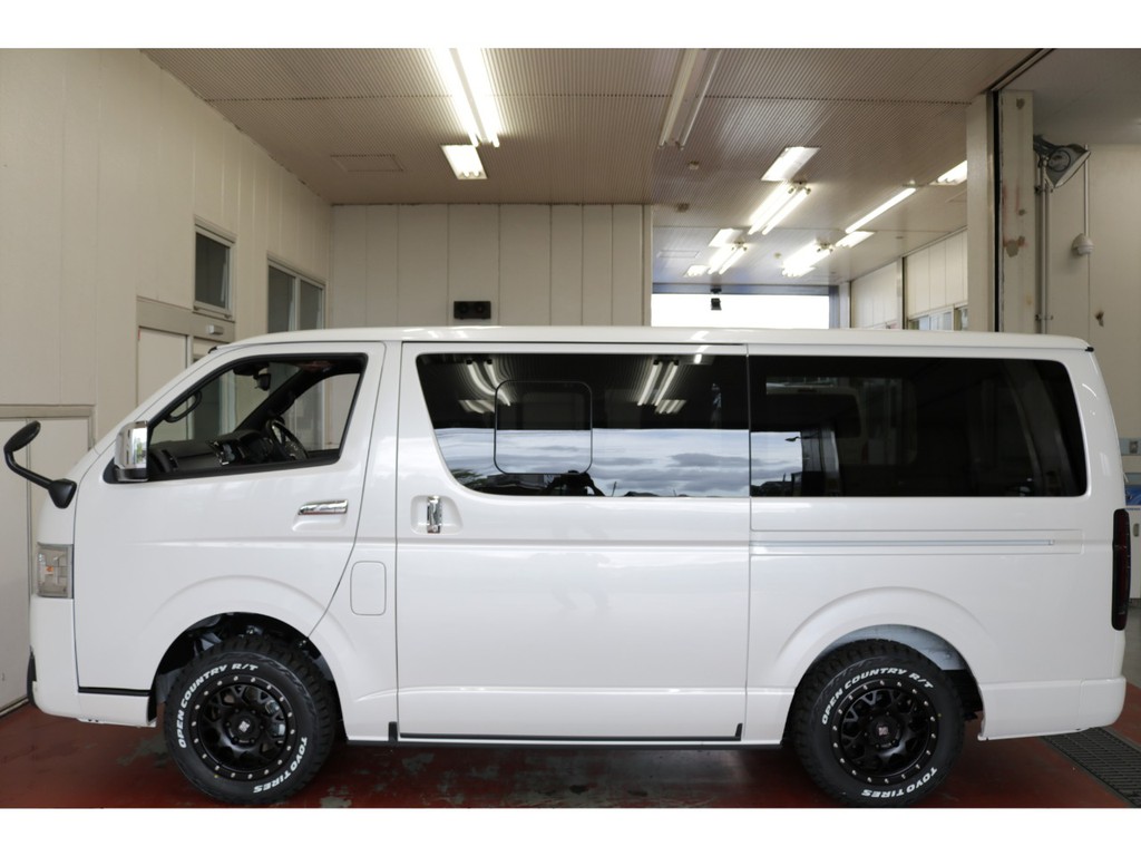 新車ハイエースＶダークプライムⅡ２８００ディーゼル４ＷＤナビベットＫＩＴパッケージ入庫致しました！！店頭在庫車、即納車もご対応可能になります！！