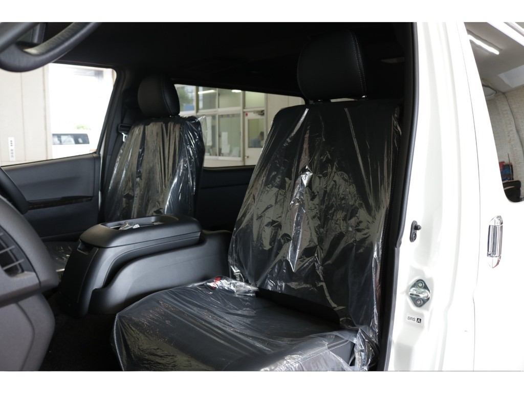 新車ハイエースＶダークプライムⅡ２８００ディーゼル４ＷＤナビパッケージ入庫致しました！！両側パワースライドドア装備！！店頭在庫車、即納車ご対応可能になります！！