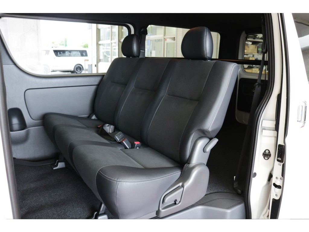 新車ハイエースＶダークプライムⅡ２８００ディーゼル４ＷＤナビパッケージ入庫致しました！！両側パワースライドドア装備！！店頭在庫車、即納車ご対応可能になります！！