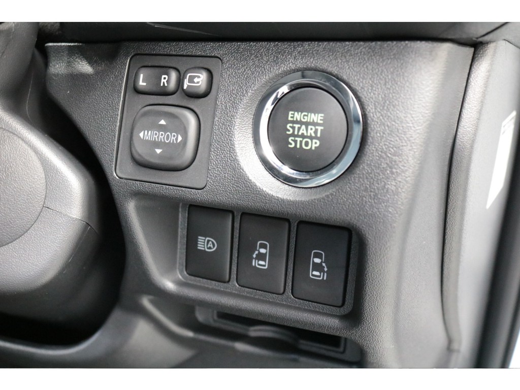 新車ハイエースＶダークプライムⅡ２８００ディーゼル４ＷＤナビパッケージ入庫致しました！！両側パワースライドドア装備！！店頭在庫車、即納車ご対応可能になります！！