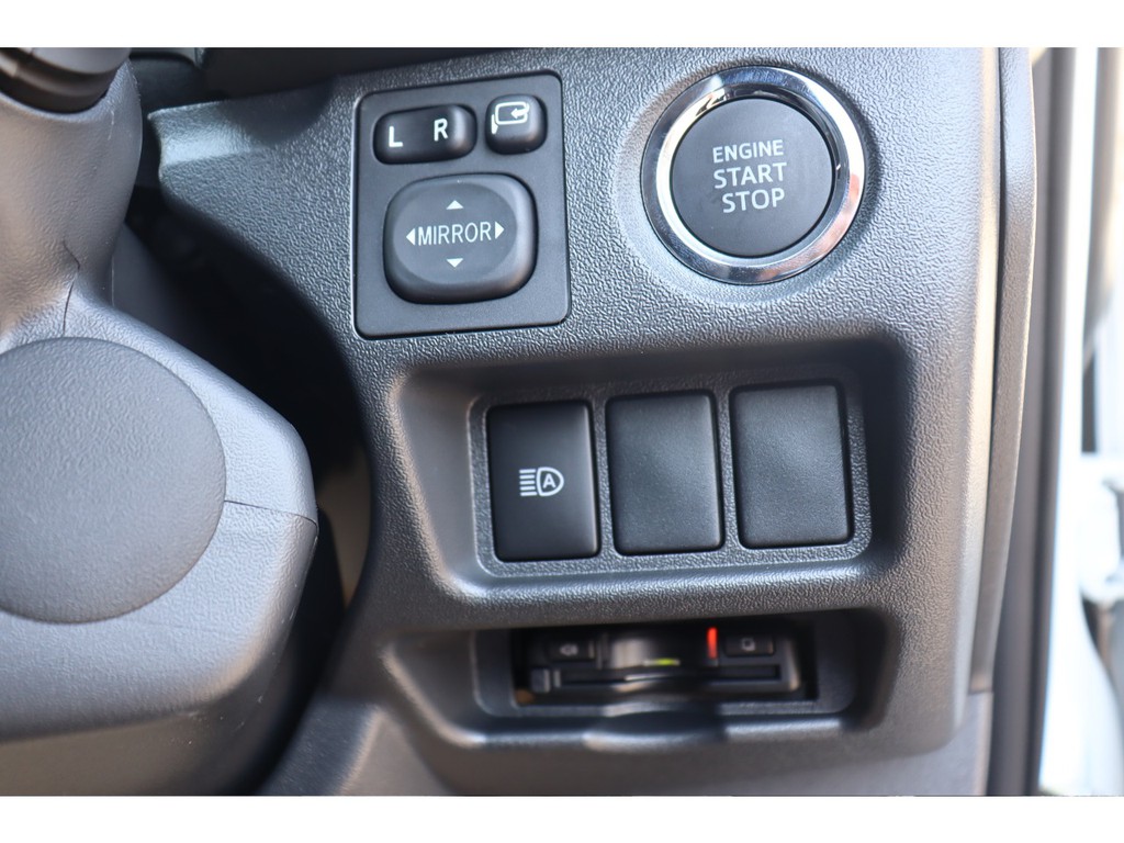 プッシュスタート/スマートキー　オートマチックハイビーム付き！