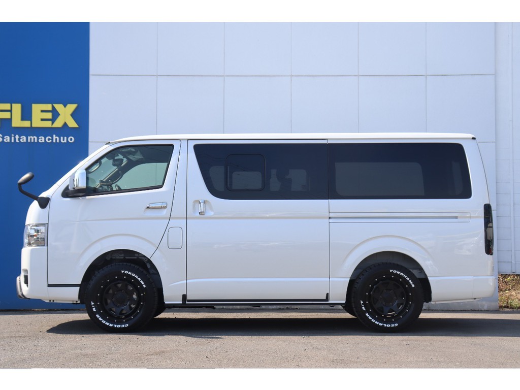 小窓付きスライドドア！