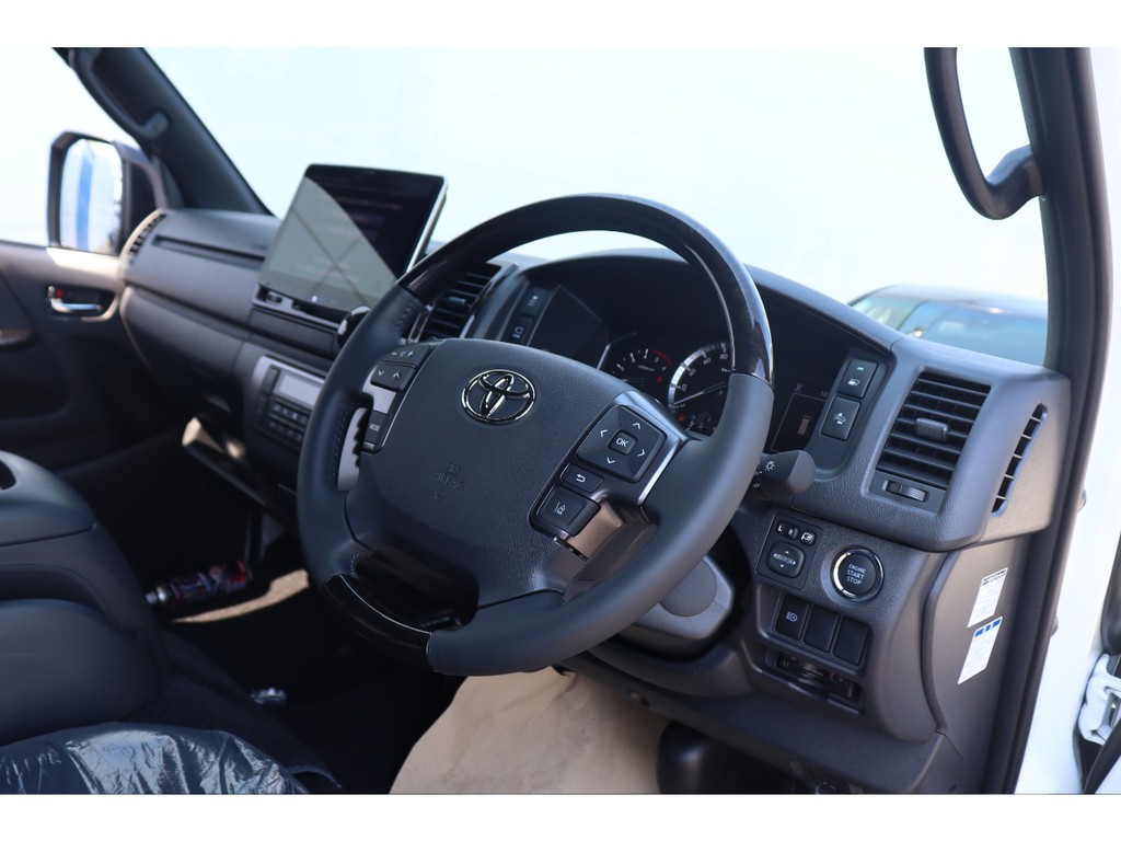 店頭展示中です！　現車確認も可能！　お問い合わせは０４８－６２０－７７１７まで！