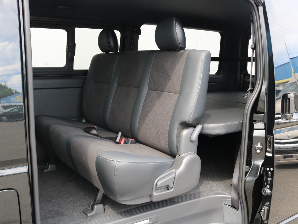 ゆったり乗れるセカンドシート