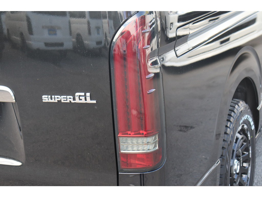 流れるウィンカーのアルティメットＬＥＤテールランプ