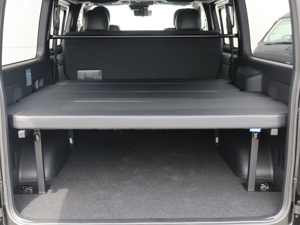 車中泊も便利なベットキット付き！