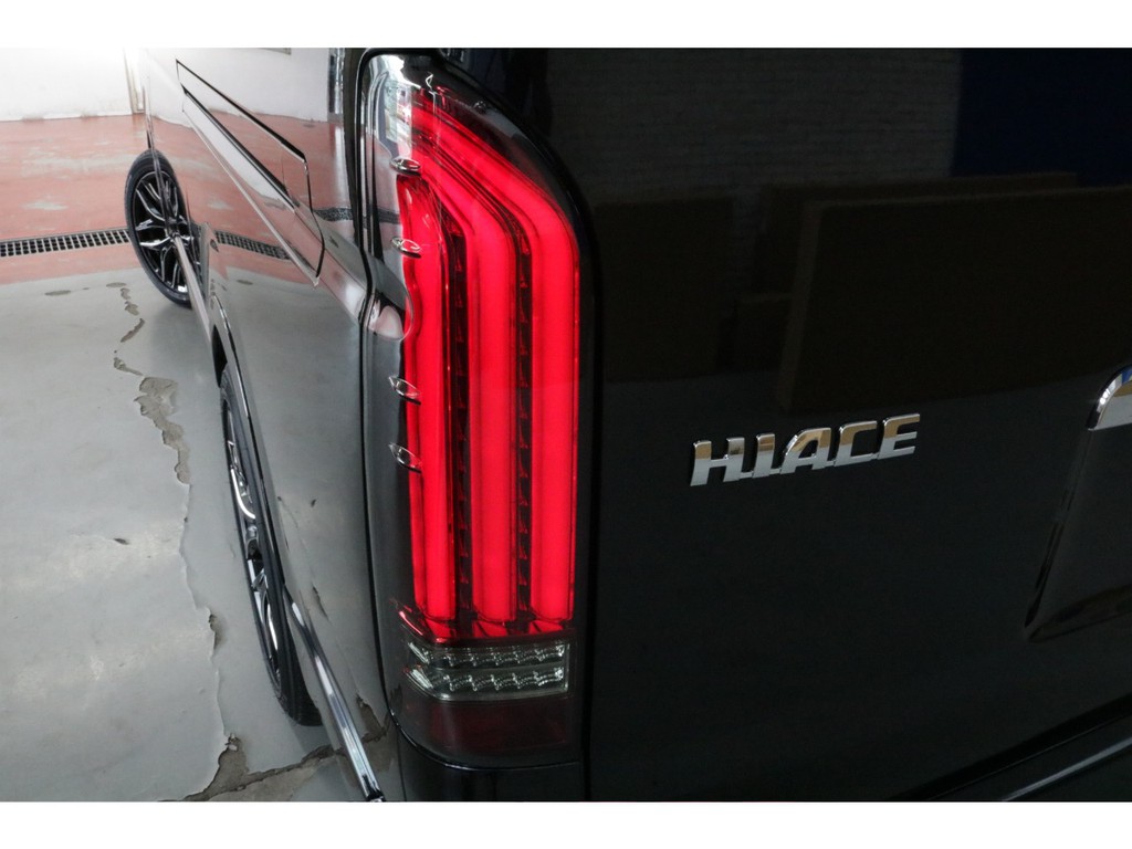 新車ハイエースワゴンＧＬ２７００ガソリン２ＷＤツインナビパッケージ完成致しました！！フレックスオリジナルパーツでカスタムした１台になります！！店頭在庫車、即納車ご対応可能！！