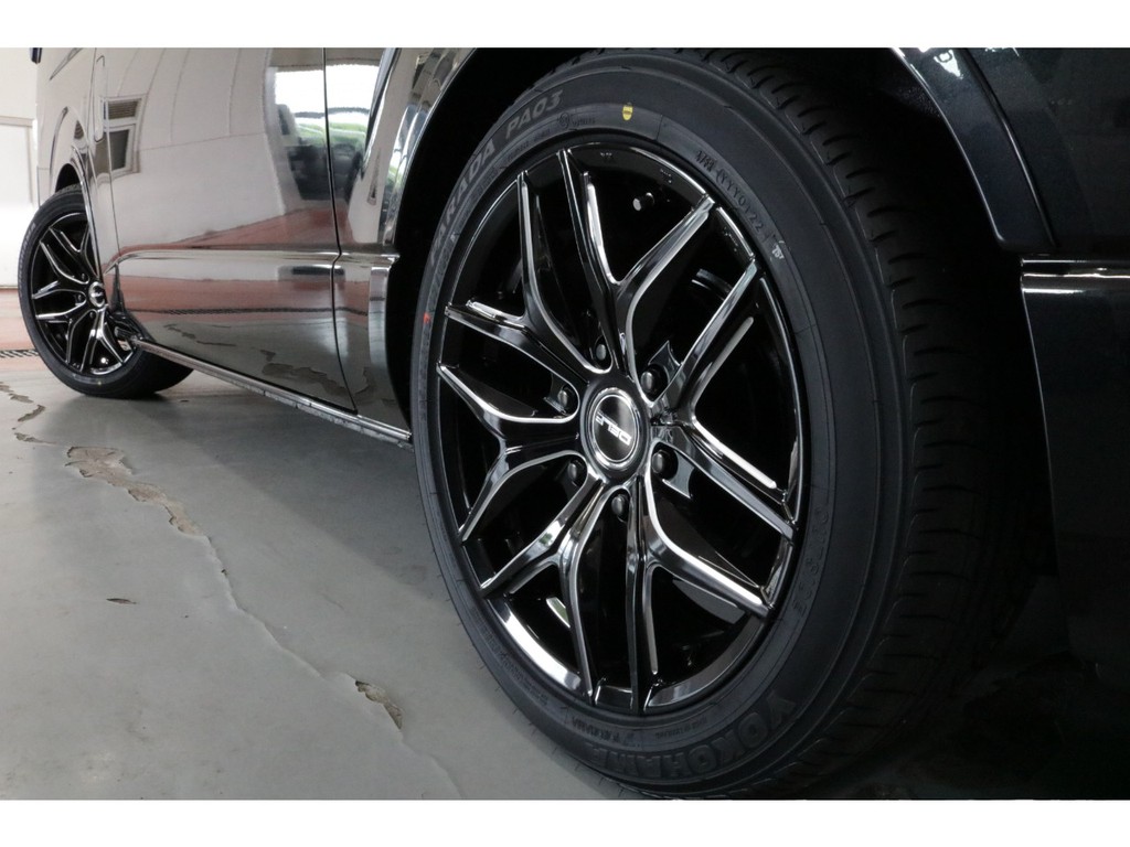 新車ハイエースワゴンＧＬ２７００ガソリン２ＷＤツインナビパッケージ完成致しました！！フレックスオリジナルパーツでカスタムした１台になります！！店頭在庫車、即納車ご対応可能！！