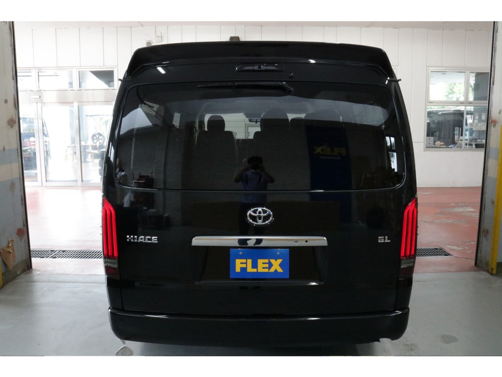 新車ハイエースワゴンＧＬ２７００ガソリン２ＷＤツインナビパッケージ完成致しました！！フレックスオリジナルパーツでカスタムした１台になります！！店頭在庫車、即納車ご対応可能！！