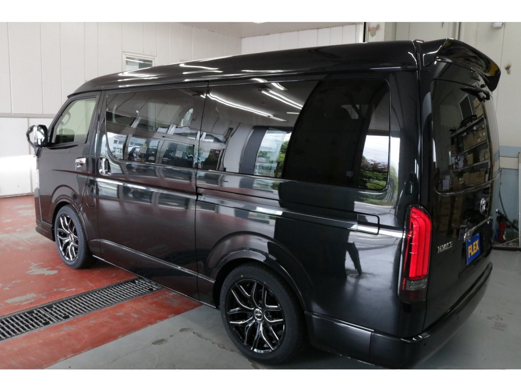 新車ハイエースワゴンＧＬ２７００ガソリン２ＷＤツインナビパッケージ完成致しました！！フレックスオリジナルパーツでカスタムした１台になります！！店頭在庫車、即納車ご対応可能！！