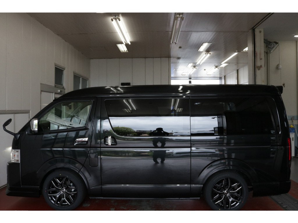 新車ハイエースワゴンＧＬ２７００ガソリン２ＷＤツインナビパッケージ完成致しました！！フレックスオリジナルパーツでカスタムした１台になります！！店頭在庫車、即納車ご対応可能！！