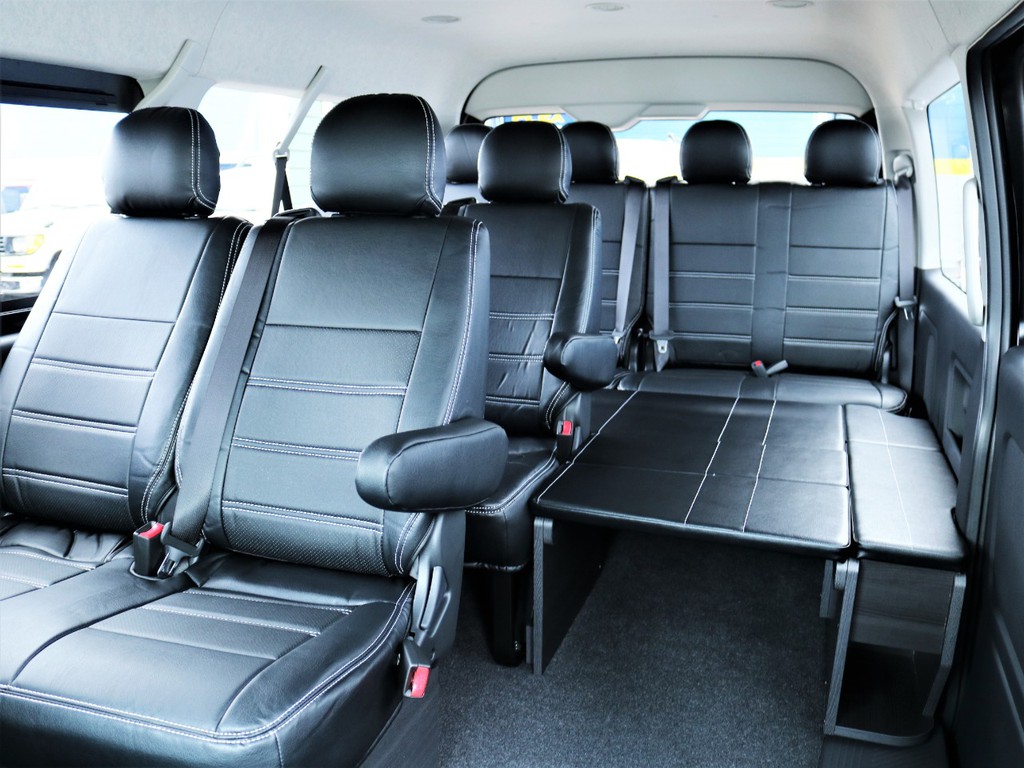 室内広々１０人乗り、全席シートカバー付き！