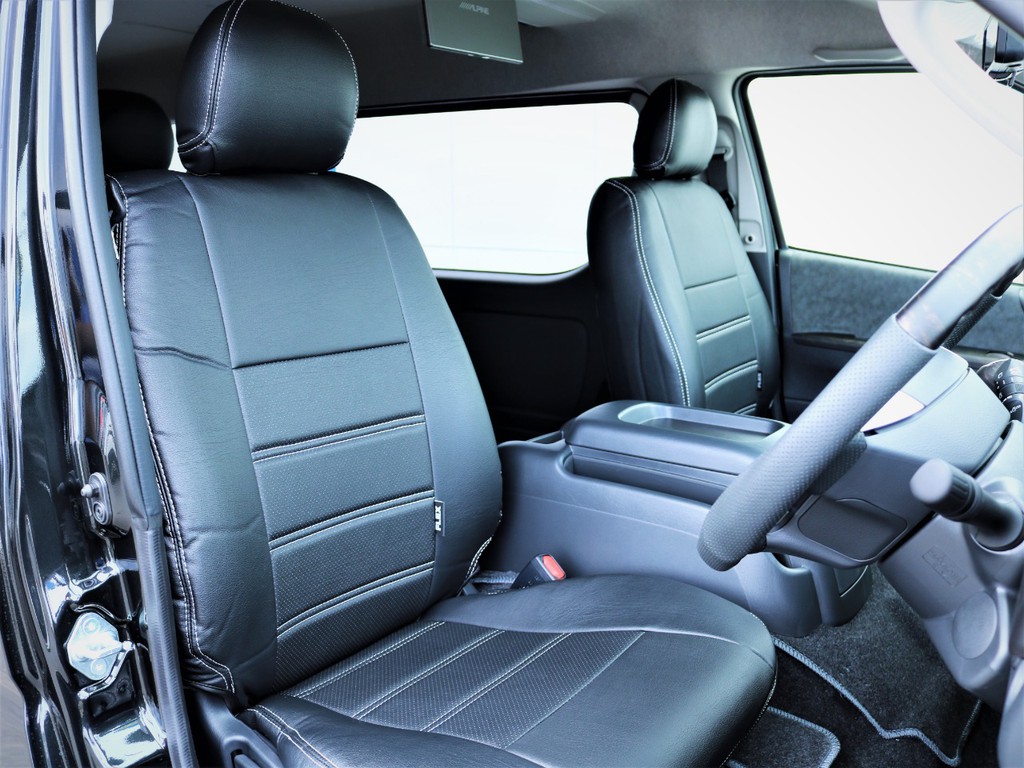 運転席シート、黒革調シートカバー付き！