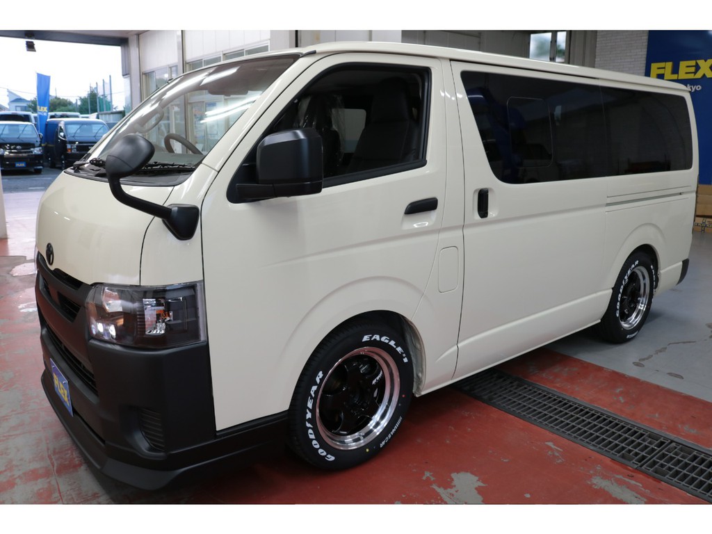 新車ハイエースＶ２０００ガソリン２ＷＤスポーツパッケージ完成致しました！！マッドブラックに拘り作成した１台！！リアクーラーリアヒーター装備！！店頭在庫車、即納車もご対応可能になります！！