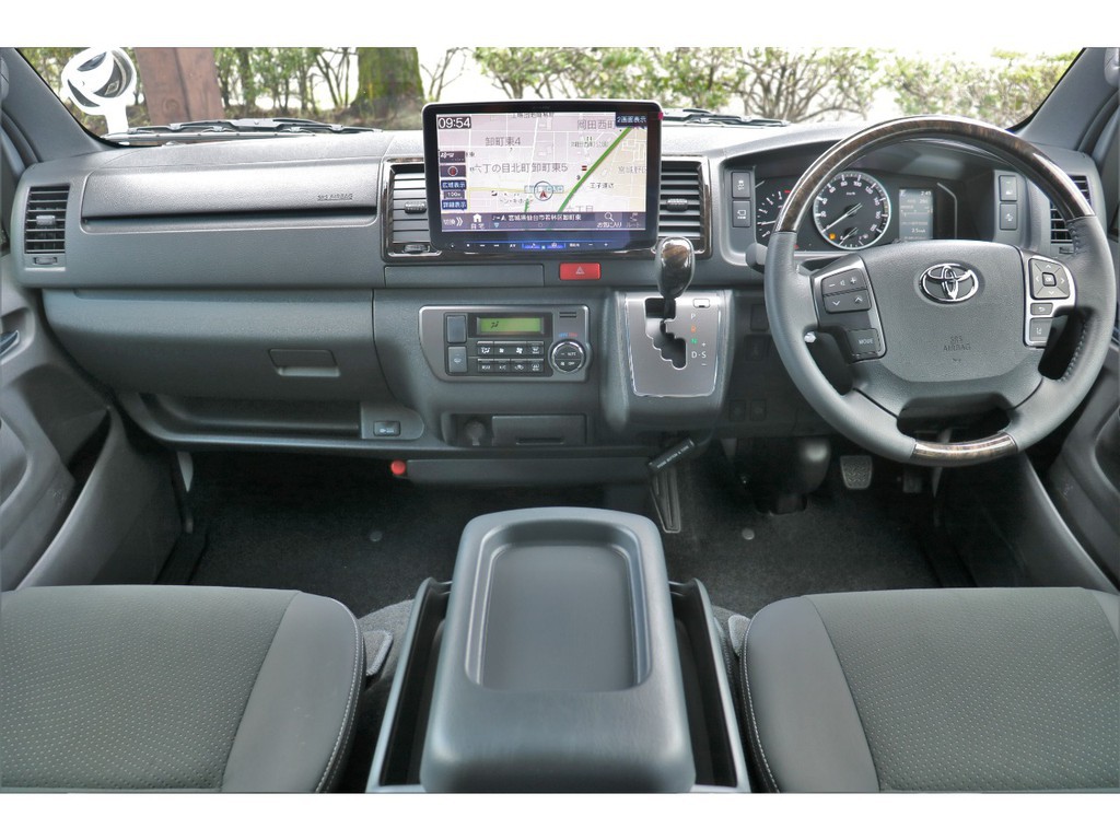 運転が楽しくなるようなコックピット！追加カスタムも大歓迎です！