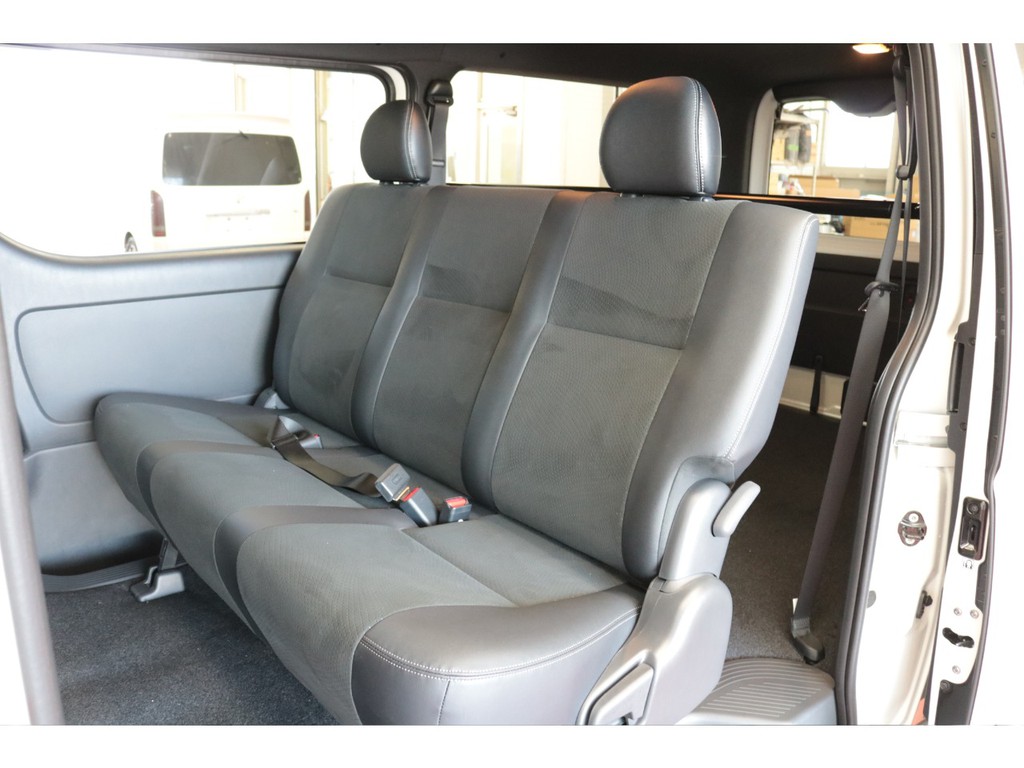 新車ハイエースＶダークプライムⅡ２０００ガソリン２ＷＤナビパッケージ入庫致しました！！店頭在庫車、即納車もご対応可能になります！！オリジナルパーツ多数装備済み！！