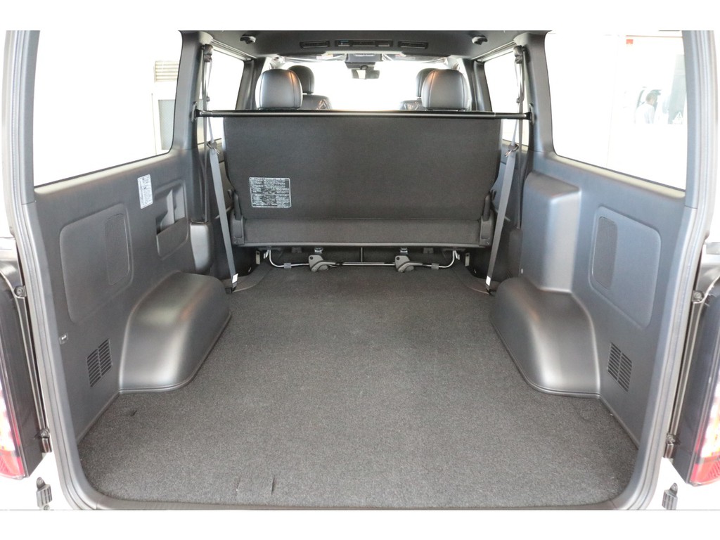 新車ハイエースＶダークプライムⅡ２０００ガソリン２ＷＤナビパッケージ入庫致しました！！店頭在庫車、即納車もご対応可能になります！！オリジナルパーツ多数装備済み！！