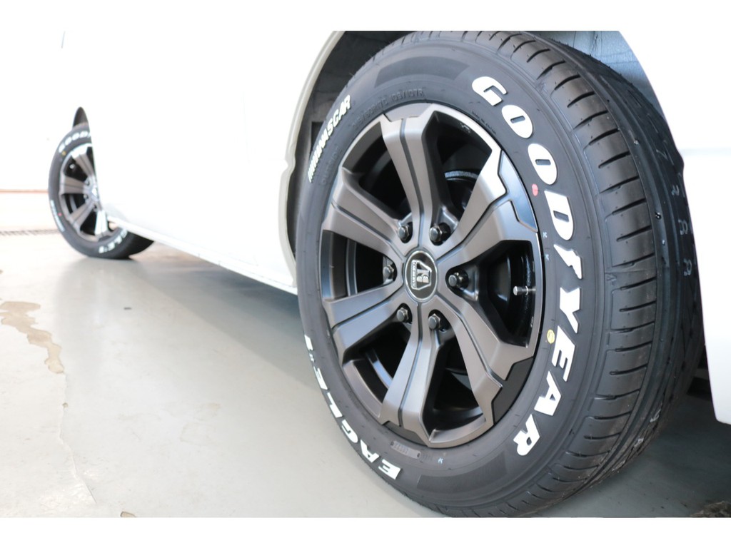 新車ハイエースＶダークプライムⅡ２０００ガソリン２ＷＤナビパッケージ入庫致しました！！店頭在庫車、即納車もご対応可能になります！！オリジナルパーツ多数装備済み！！