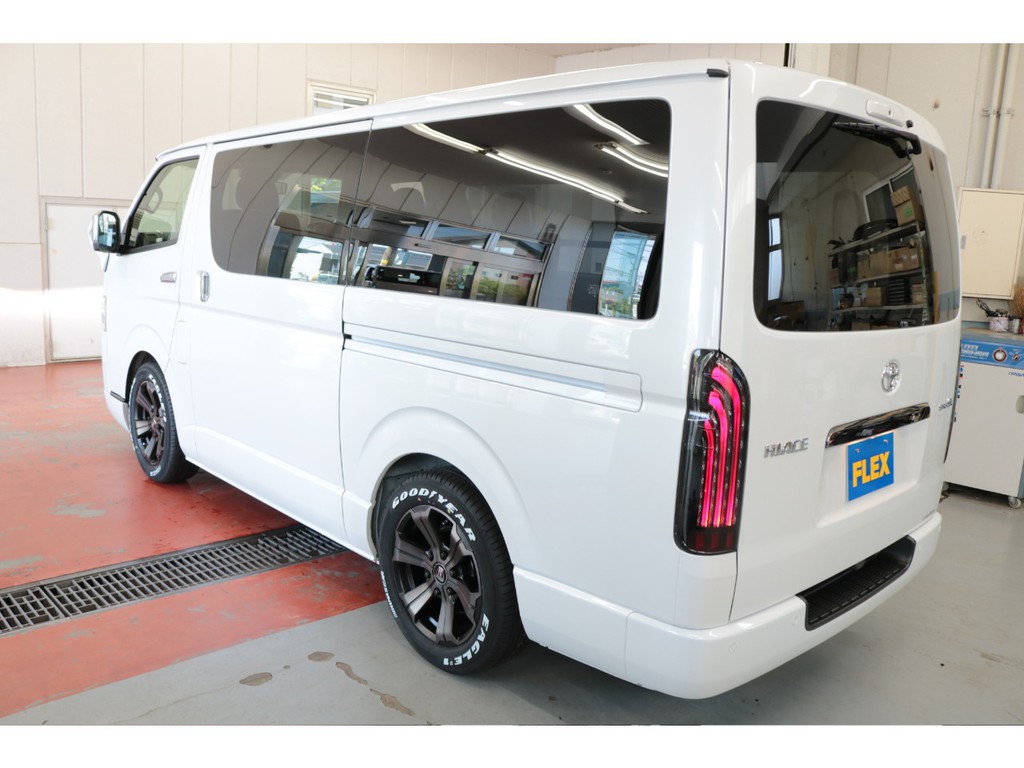 新車ハイエースＶダークプライムⅡ２０００ガソリン２ＷＤナビパッケージ入庫致しました！！店頭在庫車、即納車もご対応可能になります！！オリジナルパーツ多数装備済み！！