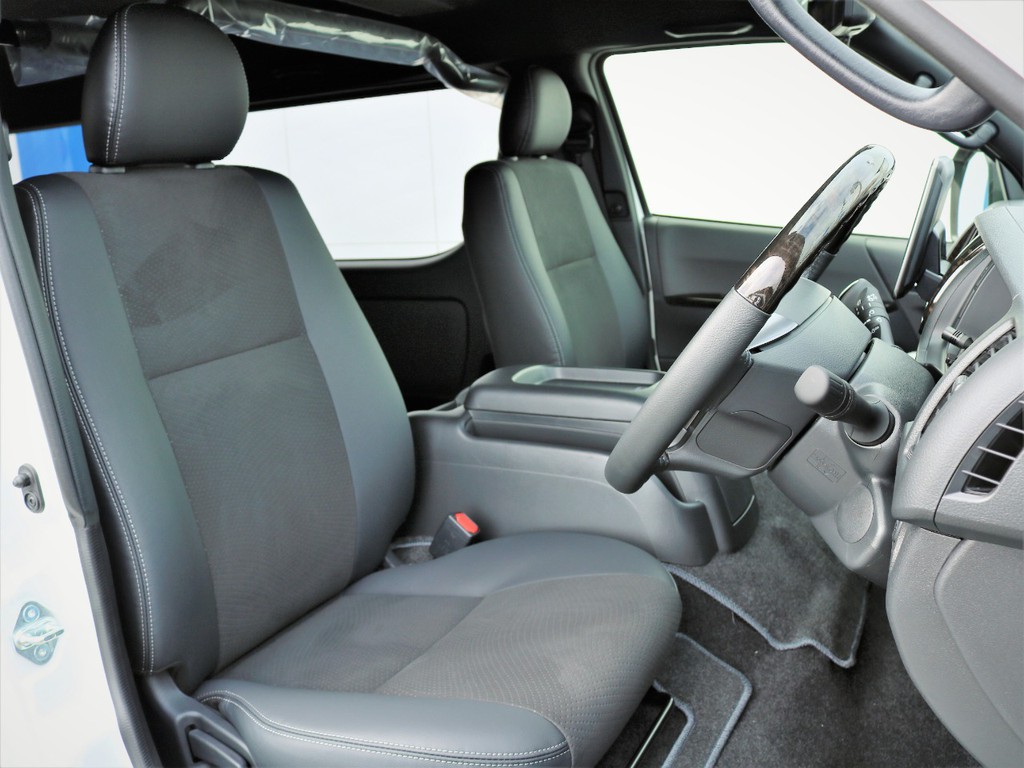 運転席シート、ハーフレザーシート！