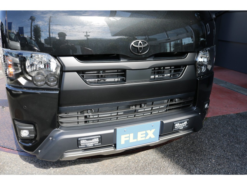 新車ハイエースＶダークプライムⅡ２８００ディーゼル４ＷＤブラックエディション完成致しました！！オリジナルベットＫＩＴ装備！！両側パワースライドドア装備済み！！