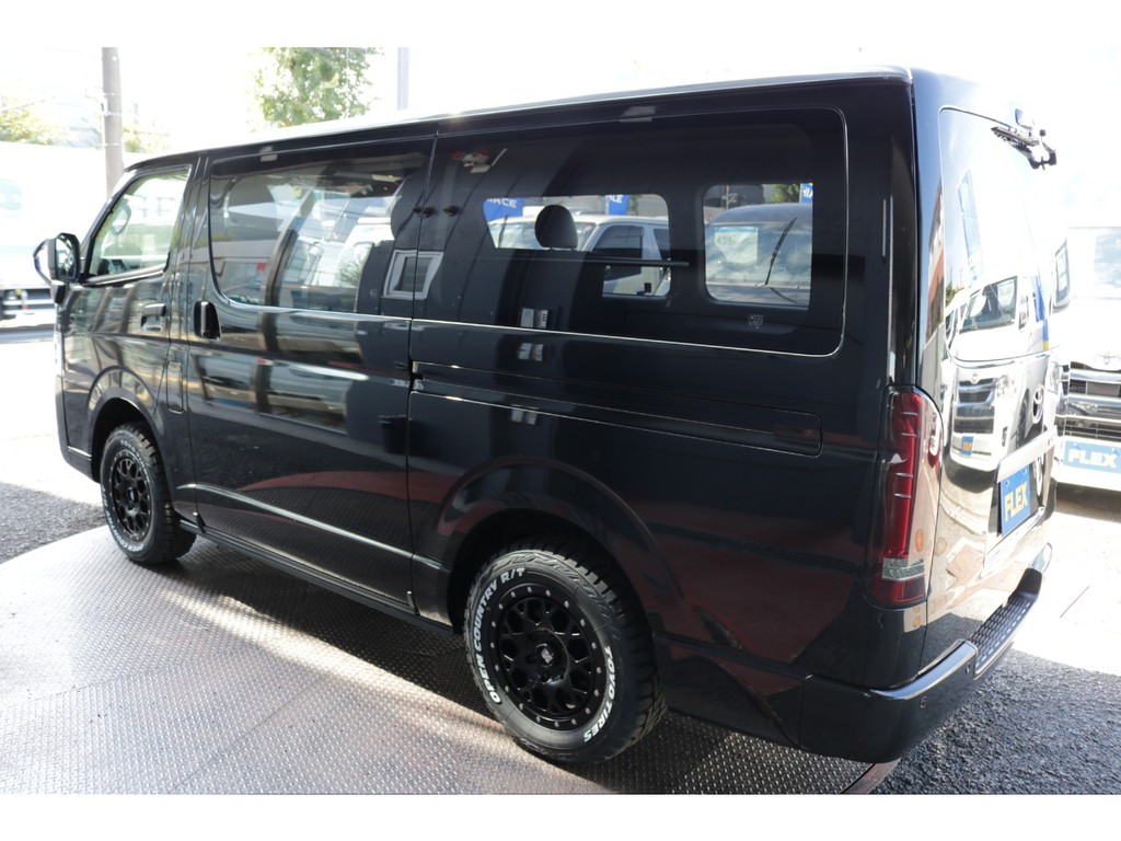 新車ハイエースＶダークプライムⅡ２８００ディーゼル４ＷＤブラックエディション完成致しました！！オリジナルベットＫＩＴ装備！！両側パワースライドドア装備済み！！