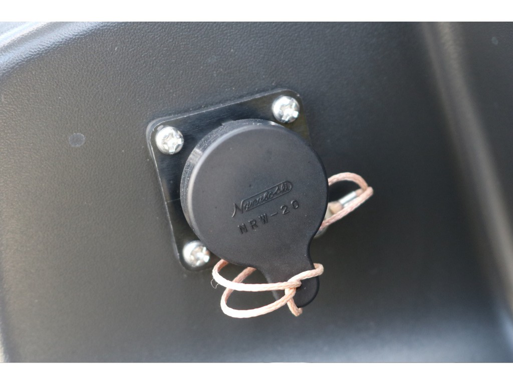 外部電源用ソケット！専用のケーブルも付いてきます♪