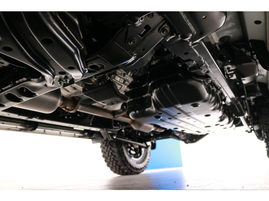 シャーシはラダーフレームに、センターデフロック付きフルタイム４ＷＤ！