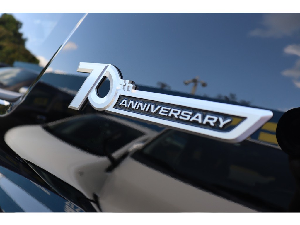 オプション設定の70thエンブレム