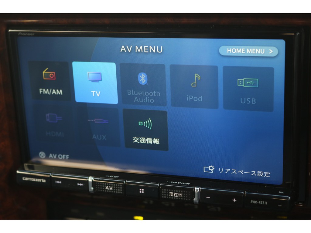 Bluetooth接続、地デジ視聴可能です！ＣＤ＆ＤＶＤ再生機能はない為、携帯を接続して使用したい方へお勧めのモデルとなります！