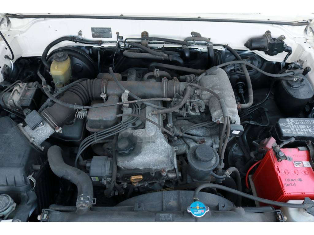３ＲＺエンジン！２７００ｃｃ！タイミングチェーンで、１０万キロ毎の交換は不要です！