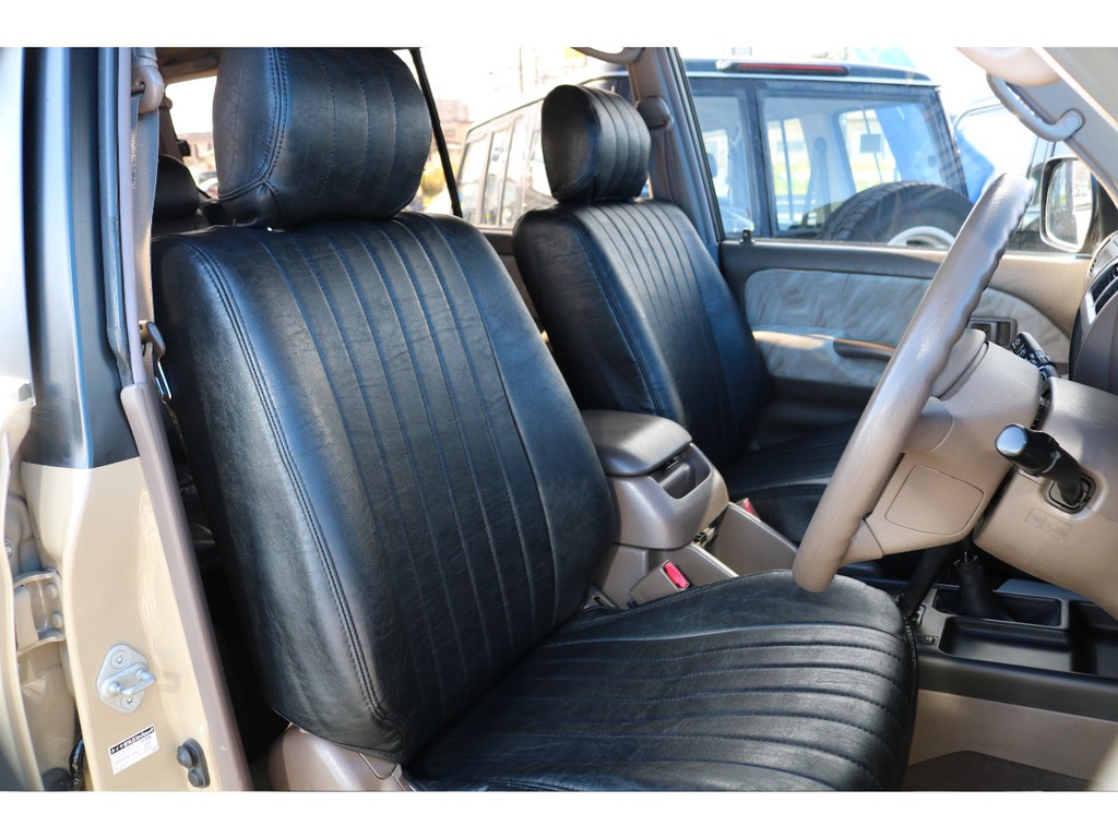 高額なレザー調クラシックシートカバーを装着済！シートカバーを装着するだけで内装の雰囲気はガラリと変わります♪