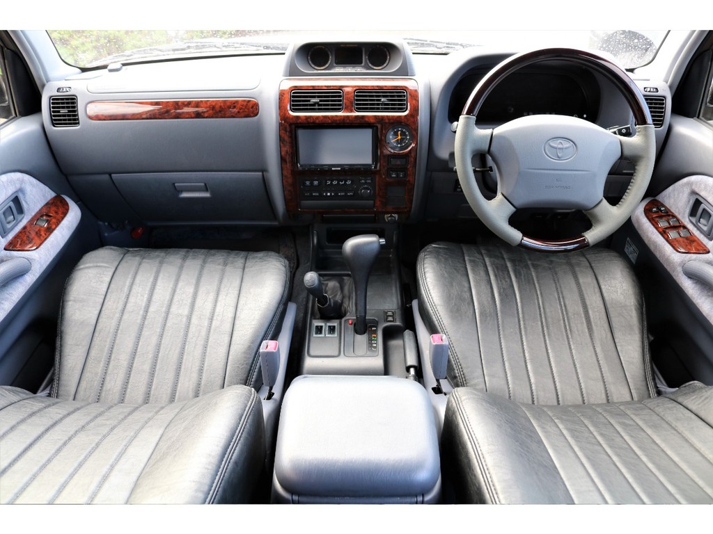 ＦＬＥＸグループは「すべての人に愛車を」をコンセプトに車種別に全国展開中！愛車と一緒に、ライフスタイルを充実させてもらいたいという思いで、ランクル仙台泉店では皆様のご要望になんでもお応えします♪