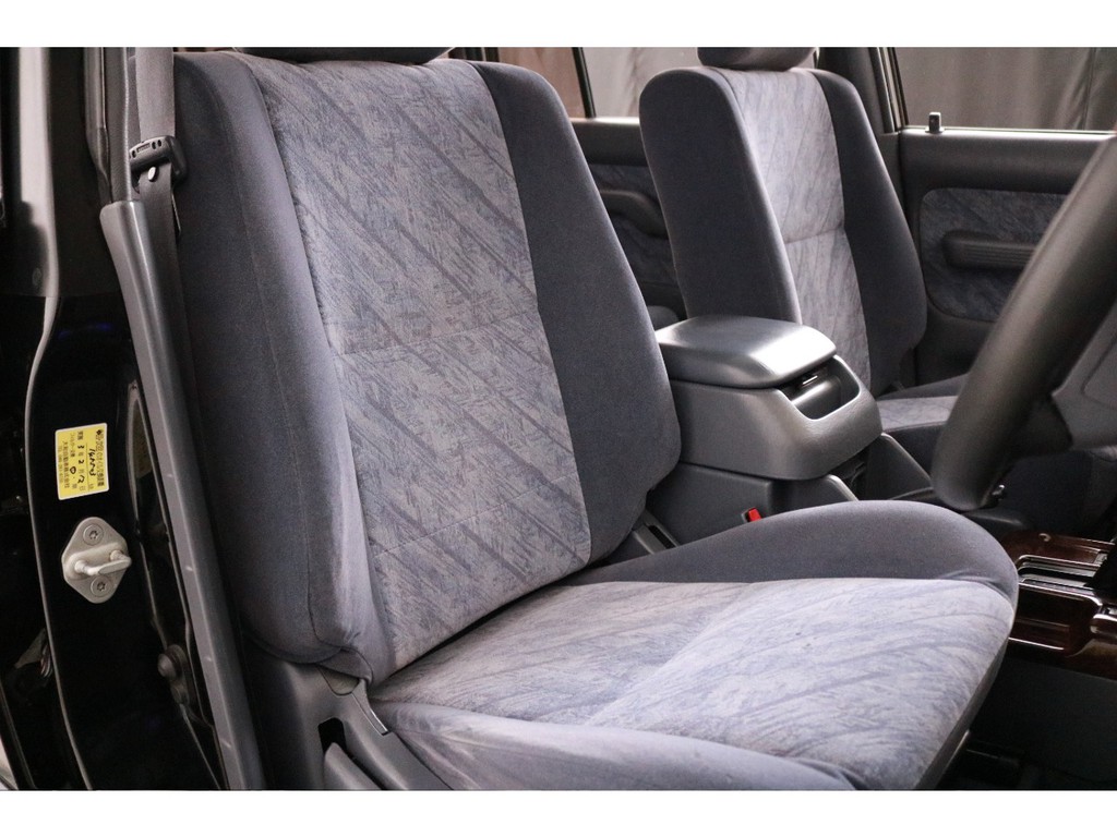 運転席に気になる傷等は御座いませんがシーカバー装着も承ります！
