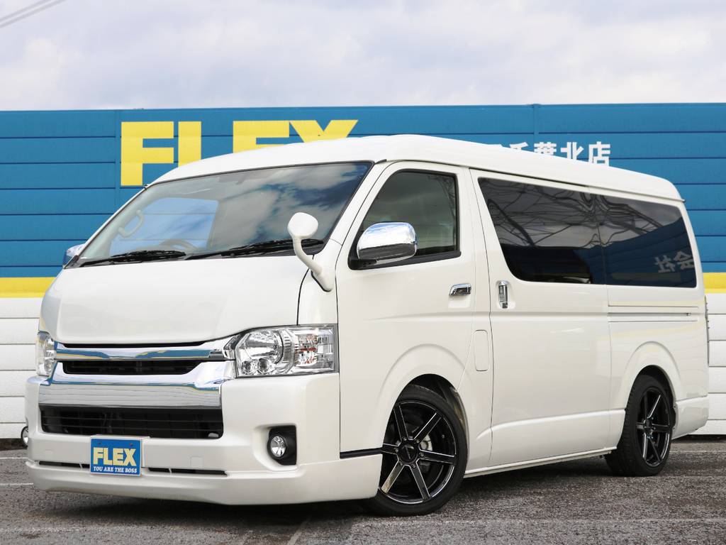 パールホワイト　１０人乗り　２ＷＤ！
