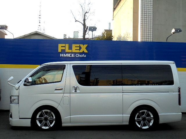 パール色カスタム車！