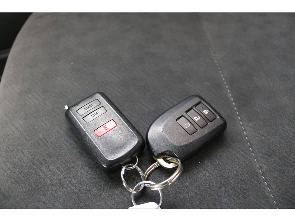 新車時オプションのスマートキー！エンジンスターターも装備しております！