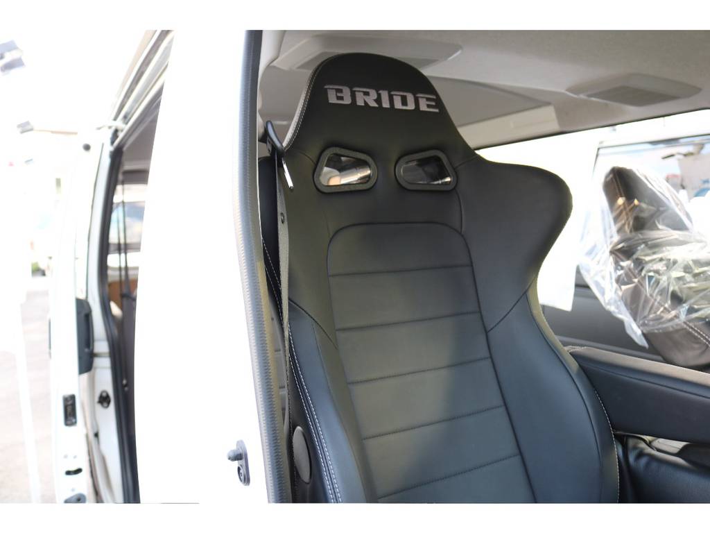 運転席なんと！ＢＲＩＤＥプロテインレザーシートを装着！
