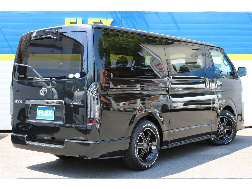 ブラックボディーのカスタム車です！