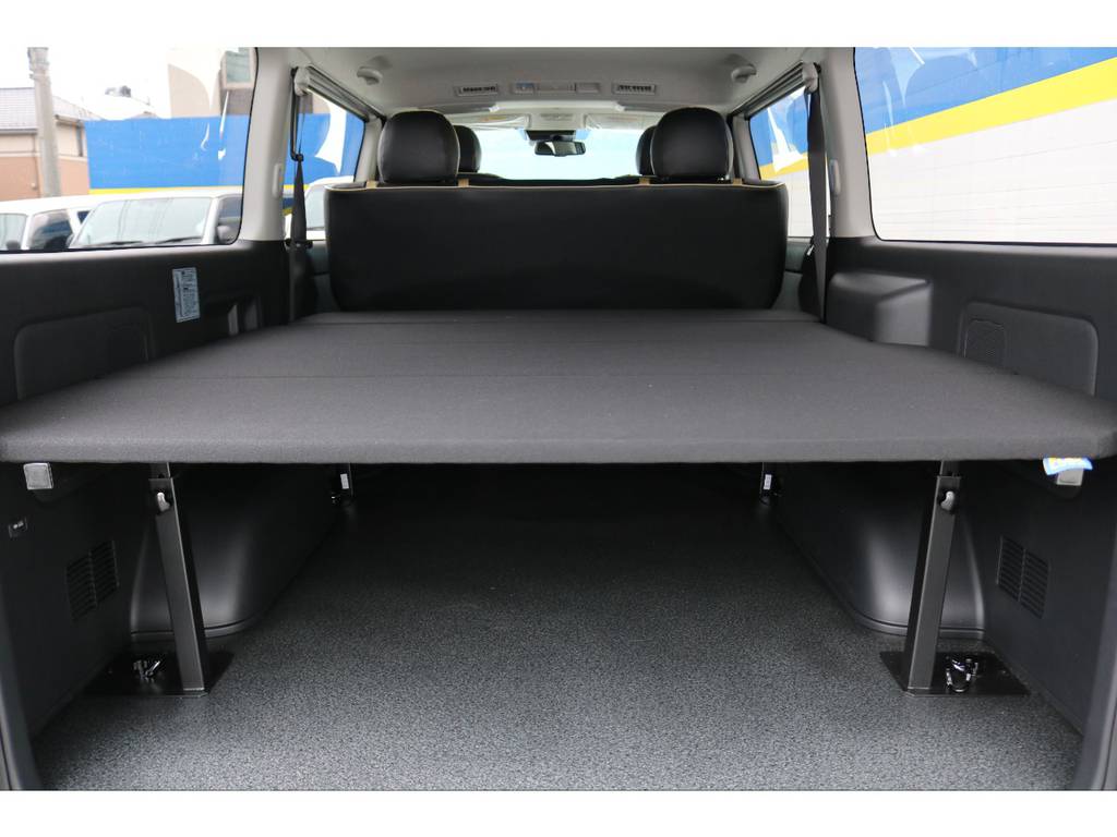 ＦＬＥＸオリジナルベットＫＩＴはパンチカーペット仕様です！材料や工具等、気兼ねなく乗せられて高さも５段階調整が可能！