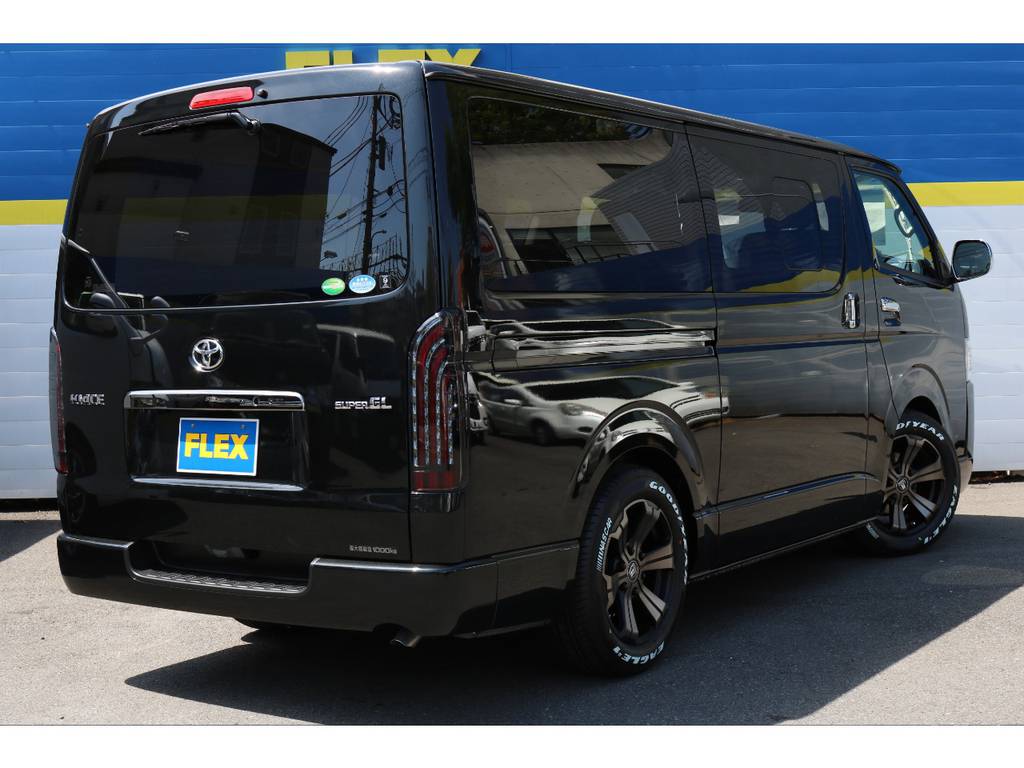 ブラックボディーのカスタム車です！