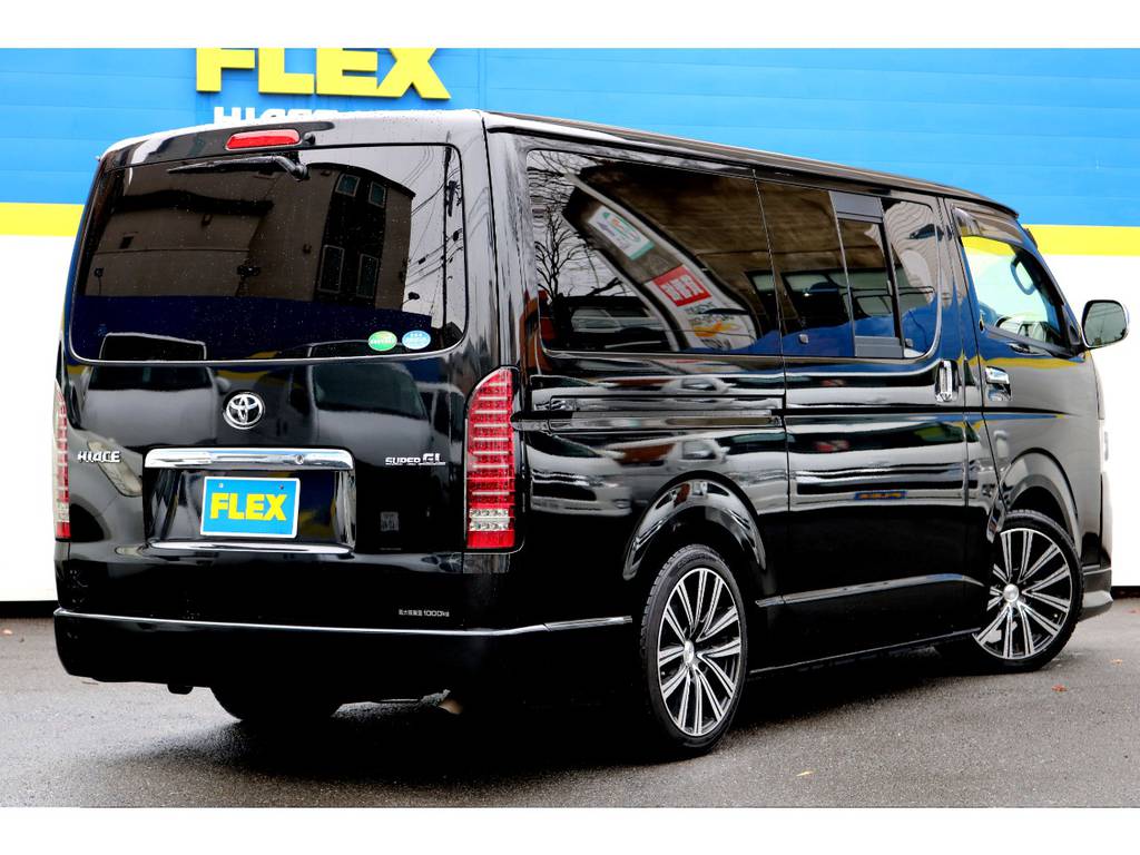 ブラックボディーのカスタム車！